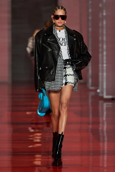 Look 30